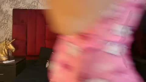 Snapshot of strawberrymia68_ chatting on June 25, 2026, 11:37 am strawberrymia68_ online show from June 25, 2026, 11:37 am