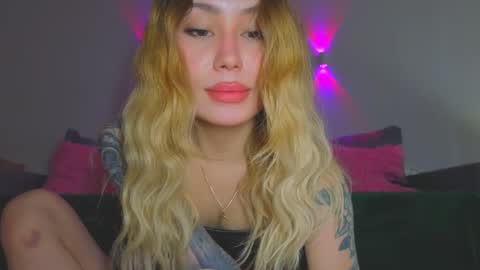 Snapshot of strawberrypie99 chatting on April 27, 2026, 7:50 am Tati and Lola online show from April 27, 2026, 7:50 am