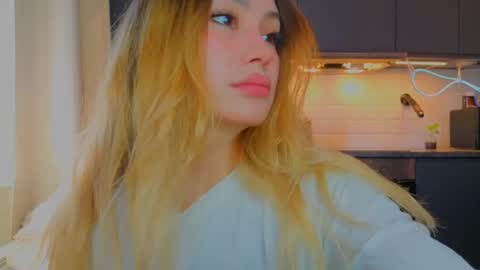 Snapshot of strawberrypie99 chatting on May 6, 2026, 9:47 am Tati and Lola online show from May 6, 2026, 9:47 am