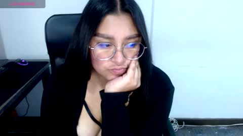 strawlux online show from April 1, 2026, 4:35 am