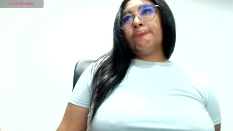 strawlux online show from April 14, 2026, 6:19 am