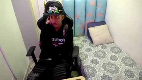 Street online show from April 21, 2026, 1:42 am