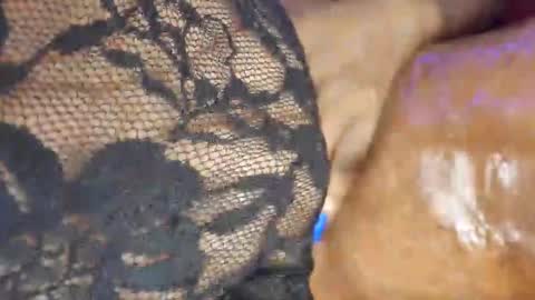 stretchmarksebony online show from November 30, 2025, 7:23 am