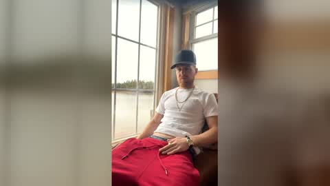 strokinbytheocean online show from March 31, 2026, 2:06 pm