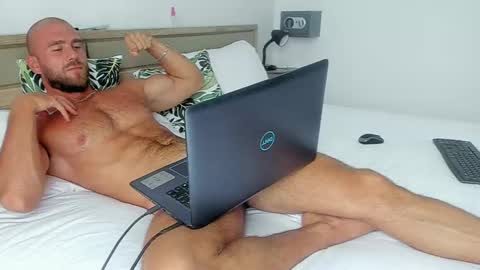Snapshot of strong_arni chatting on January 17, 2025, 7:08 am Strong Arni online show from January 17, 2025, 7:08 am