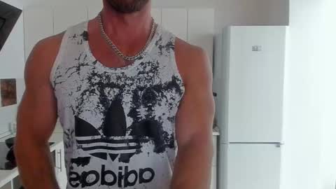 Snapshot of strong_arni chatting on February 11, 2025, 8:37 am Strong Arni online show from February 11, 2025, 8:37 am