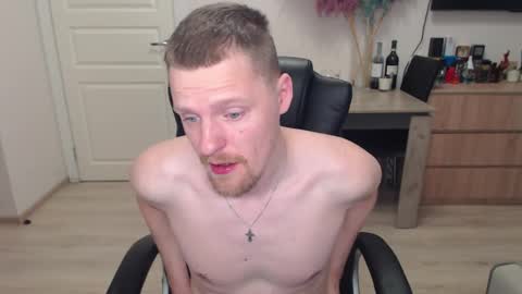 strong_guy_xxx online show from December 3, 2025, 9:18 am