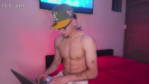 Snapshot of stronghardlatino chatting on October 14, 2025, 12:44 am stronghardlatino online show from October 14, 2025, 12:44 am