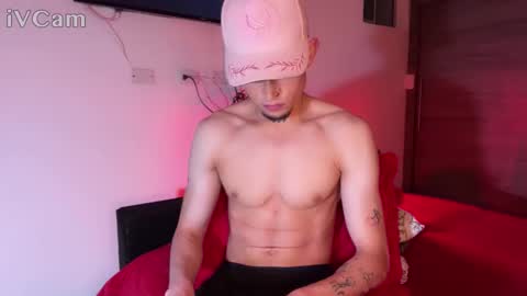 Snapshot of stronghardlatino chatting on December 16, 2025, 2:49 am stronghardlatino online show from December 16, 2025, 2:49 am