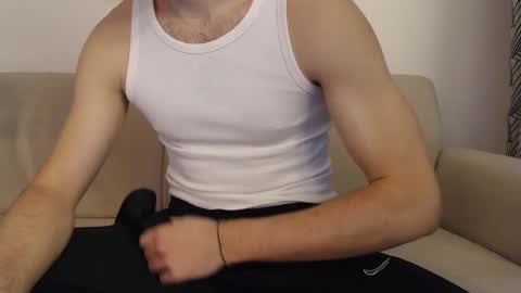 Stud From Paris online show from February 18, 2025, 2:49 pm