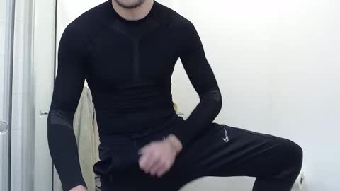 Stud From Paris online show from March 12, 2026, 5:52 pm