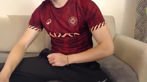Snapshot of studfromparis chatting on April 21, 2026, 8:12 pm Stud From Paris online show from April 21, 2026, 8:12 pm