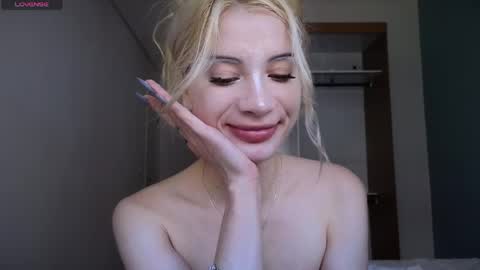 Sofa online show from March 29, 2026, 5:24 pm