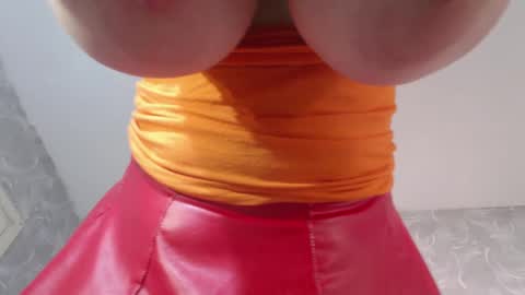 Snapshot of stunningboobs chatting on December 15, 2024, 12:17 pm Natasha online show from December 15, 2024, 12:17 pm