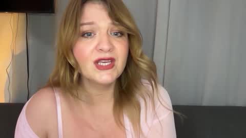 Snapshot of submissivescarletxo chatting on May 15, 2026, 11:23 pm Scarlet online show from May 15, 2026, 11:23 pm