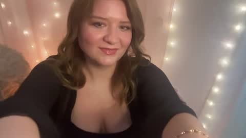 Snapshot of submissivescarletxo chatting on June 23, 2026, 1:25 am Scarlet online show from June 23, 2026, 1:25 am