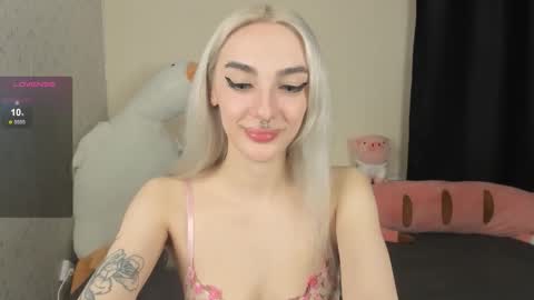 Chloe online show from October 24, 2025, 3:19 pm