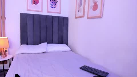 Luna  online show from September 18, 2025, 8:11 pm