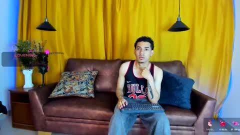 suckdream1 online show from November 18, 2025, 12:31 pm