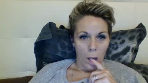 sucrette5629 online show from December 20, 2024, 1:33 pm