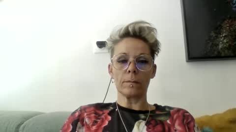 Snapshot of sucrette5629 chatting on May 2, 2026, 4:01 pm sucrette5629 online show from May 2, 2026, 4:01 pm