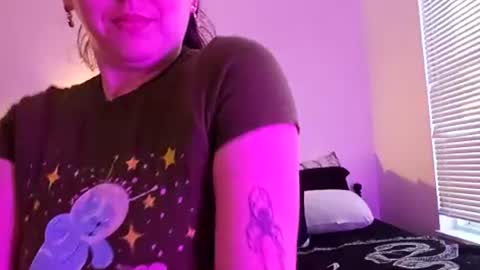 Snapshot of sugarlilypoison chatting on June 16, 2026, 4:15 am sugarlilypoison online show from June 16, 2026, 4:15 am