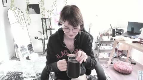 Ella online show from May 14, 2026, 11:11 pm