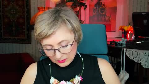 Vivien online show from March 5, 2025, 1:06 pm