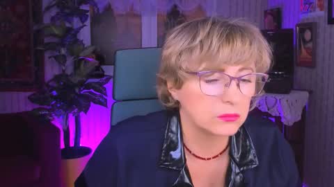 Vivien online show from September 11, 2025, 1:11 pm