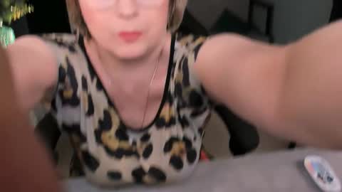 Vivien online show from September 15, 2025, 1:33 pm