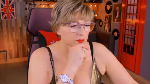 Vivien online show from October 5, 2025, 1:31 pm