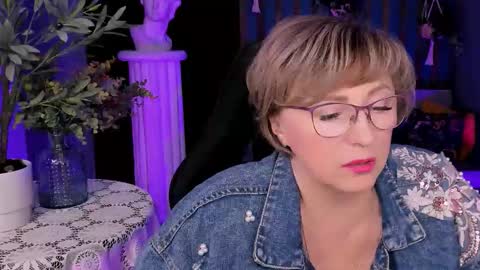 Vivien online show from October 15, 2025, 1:44 pm