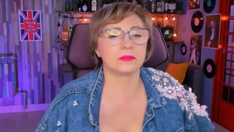 Vivien online show from November 24, 2025, 1:11 pm