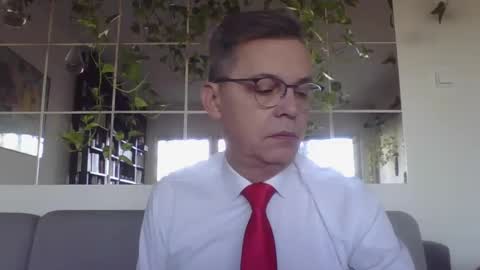 Snapshot of suit_elegant chatting on January 30, 2025, 8:22 am Suit tie horny online show from January 30, 2025, 8:22 am