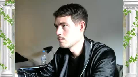 Snapshot of sultansgirls chatting on October 6, 2025, 6:05 pm The Sultan online show from October 6, 2025, 6:05 pm