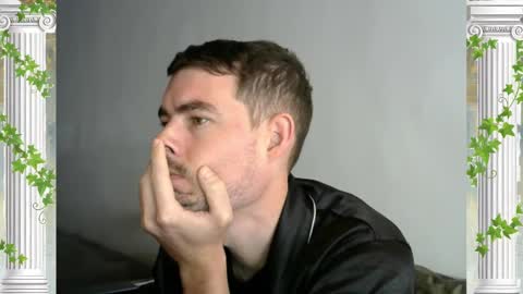 Snapshot of sultansgirls chatting on October 9, 2025, 4:49 pm The Sultan online show from October 9, 2025, 4:49 pm