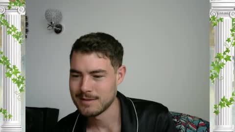 Snapshot of sultansgirls chatting on November 14, 2025, 3:11 pm The Sultan online show from November 14, 2025, 3:11 pm