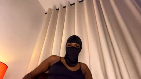 Snapshot of sultryaura chatting on April 29, 2026, 2:37 am maskedtemptress online show from April 29, 2026, 2:37 am