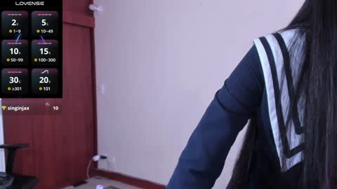 Nicolle  online show from December 3, 2024, 3:22 pm