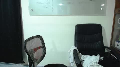 summer_girls01 online show from January 16, 2025, 1:06 am