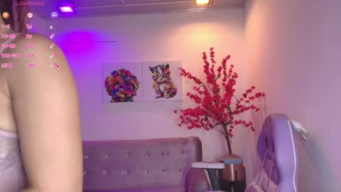 summer_miller online show from April 21, 2026, 11:16 am