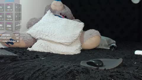 Snapshot of summer_romance chatting on February 21, 2025, 6:40 am Andres-tattoos Derek Hairy online show from February 21, 2025, 6:40 am