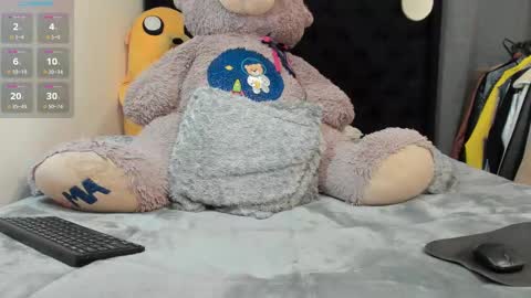 Snapshot of summer_romance chatting on March 6, 2025, 5:35 am Andres-tattoos Derek Hairy online show from March 6, 2025, 5:35 am