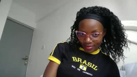 Snapshot of summerbuddy chatting on November 28, 2025, 1:36 pm summerbuddy online show from November 28, 2025, 1:36 pm