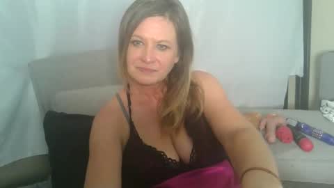 Snapshot of summerxoxo69 chatting on May 25, 2026, 7:31 pm Summerxoxo69 online show from May 25, 2026, 7:31 pm