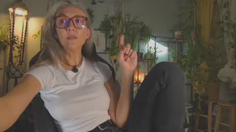 Hi Im Sunnie - Next show Friday August 1 online show from January 10, 2026, 5:09 am