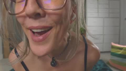 Hi Im Sunnie - Next show Friday August 1 online show from April 14, 2026, 2:28 am