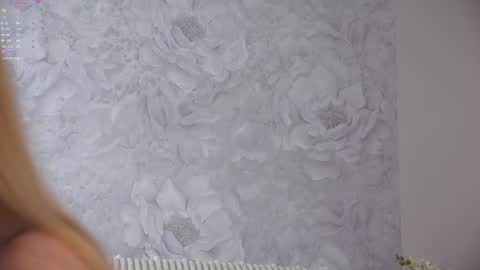 Snapshot of sunnmoonn chatting on May 10, 2026, 2:33 pm Lily online show from May 10, 2026, 2:33 pm