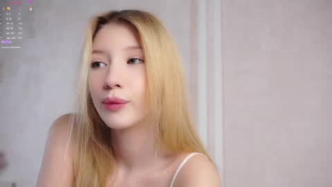 Snapshot of sunnmoonn chatting on May 16, 2026, 3:11 pm Lily online show from May 16, 2026, 3:11 pm