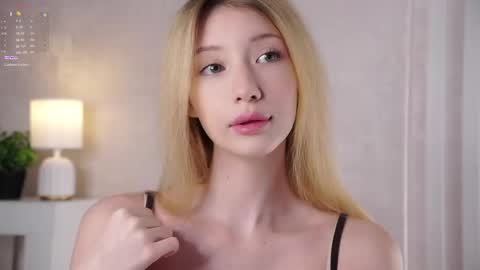 Snapshot of sunnmoonn chatting on May 22, 2026, 2:44 pm Lily online show from May 22, 2026, 2:44 pm